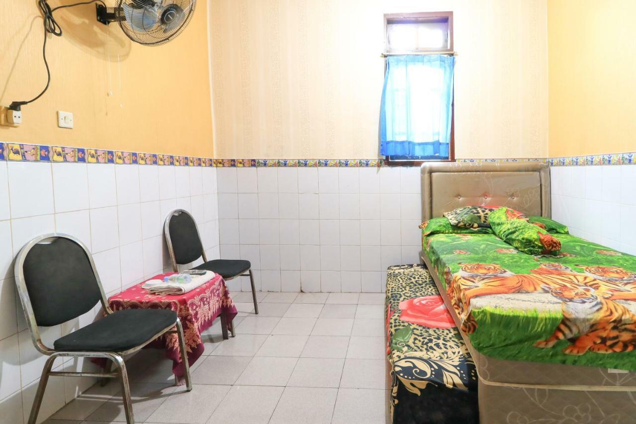 Dharmawati Homestay Syariah At Terminal Purabaya Waru Extérieur photo