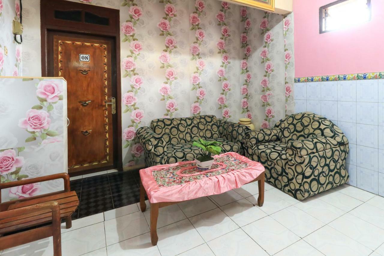 Dharmawati Homestay Syariah At Terminal Purabaya Waru Extérieur photo