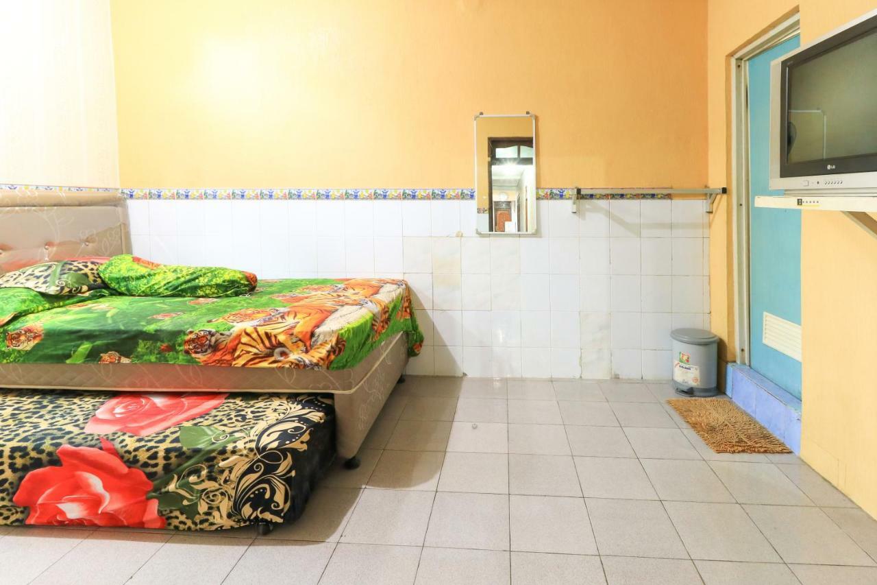 Dharmawati Homestay Syariah At Terminal Purabaya Waru Extérieur photo