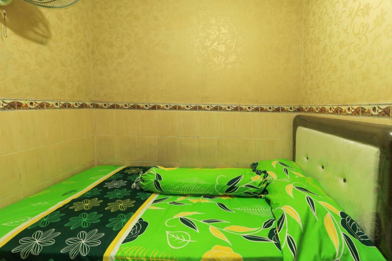 Dharmawati Homestay Syariah At Terminal Purabaya Waru Extérieur photo
