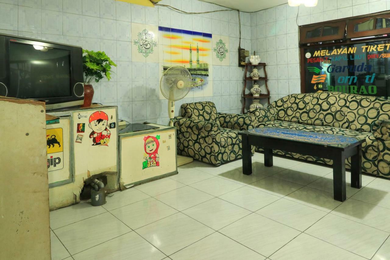 Dharmawati Homestay Syariah At Terminal Purabaya Waru Extérieur photo