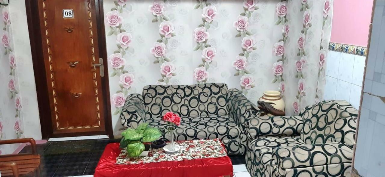 Dharmawati Homestay Syariah At Terminal Purabaya Waru Extérieur photo